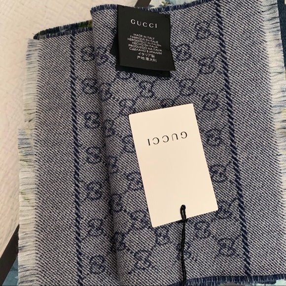 Gucci Midnight blue bloom minorophin scarf/wrap - Picture 6 of 7